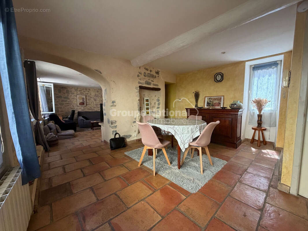 Maison à CAVEIRAC