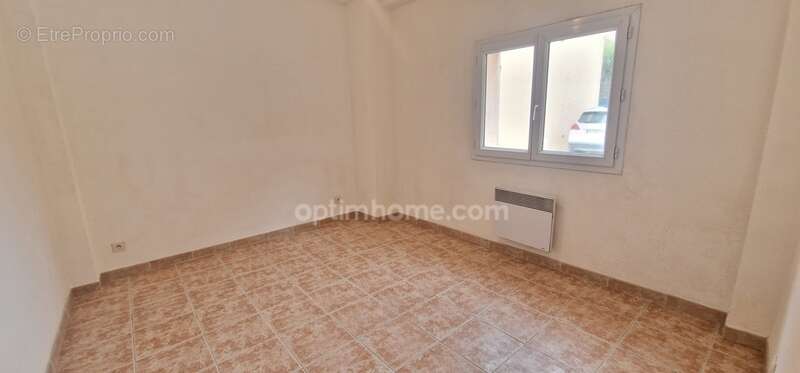 Rez de jardin t2 avec 2 places de parking! - photo 4