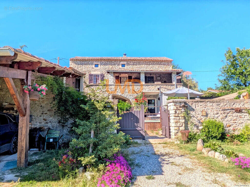 Maison en pierre 7 pièces 150m2, piscine, jardin - photo 3