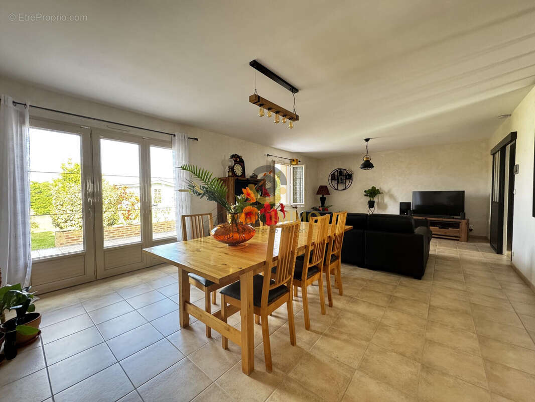 Maison à SECONDIGNY