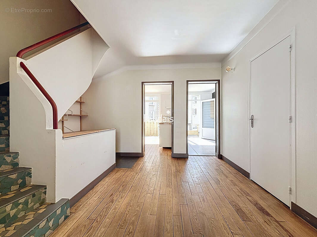 Appartement 135 m² à Saint-Lo  - photo 7