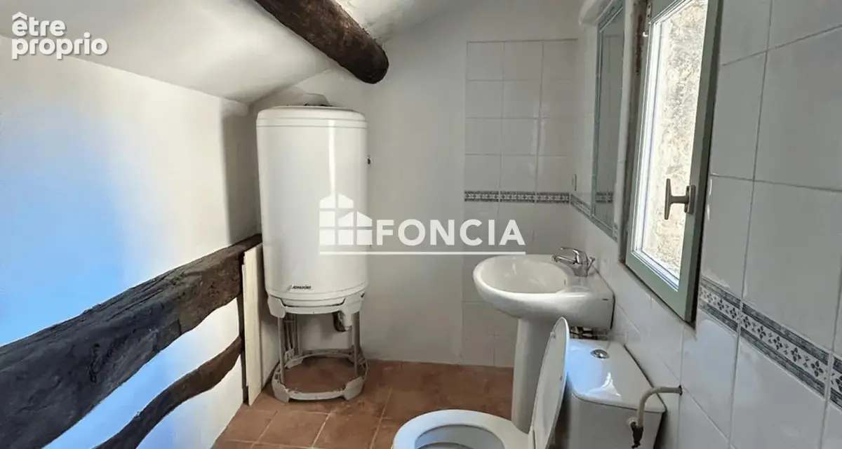 Appartement T2  en duplex 46 m2  plein coeur d'Uzès au dernier étage - photo 7