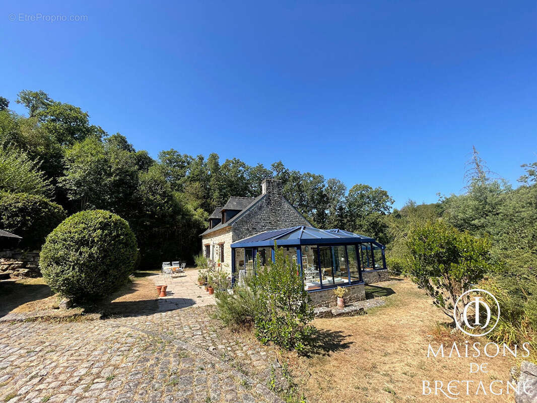 Maison et dépendance à Bannalec, sur un terrain de 1,7 hectare. - photo 2