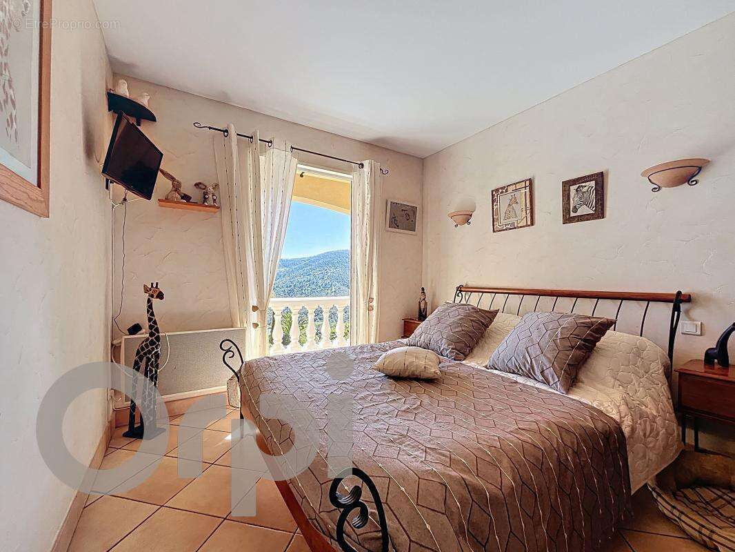 Maison à LES ISSAMBRES