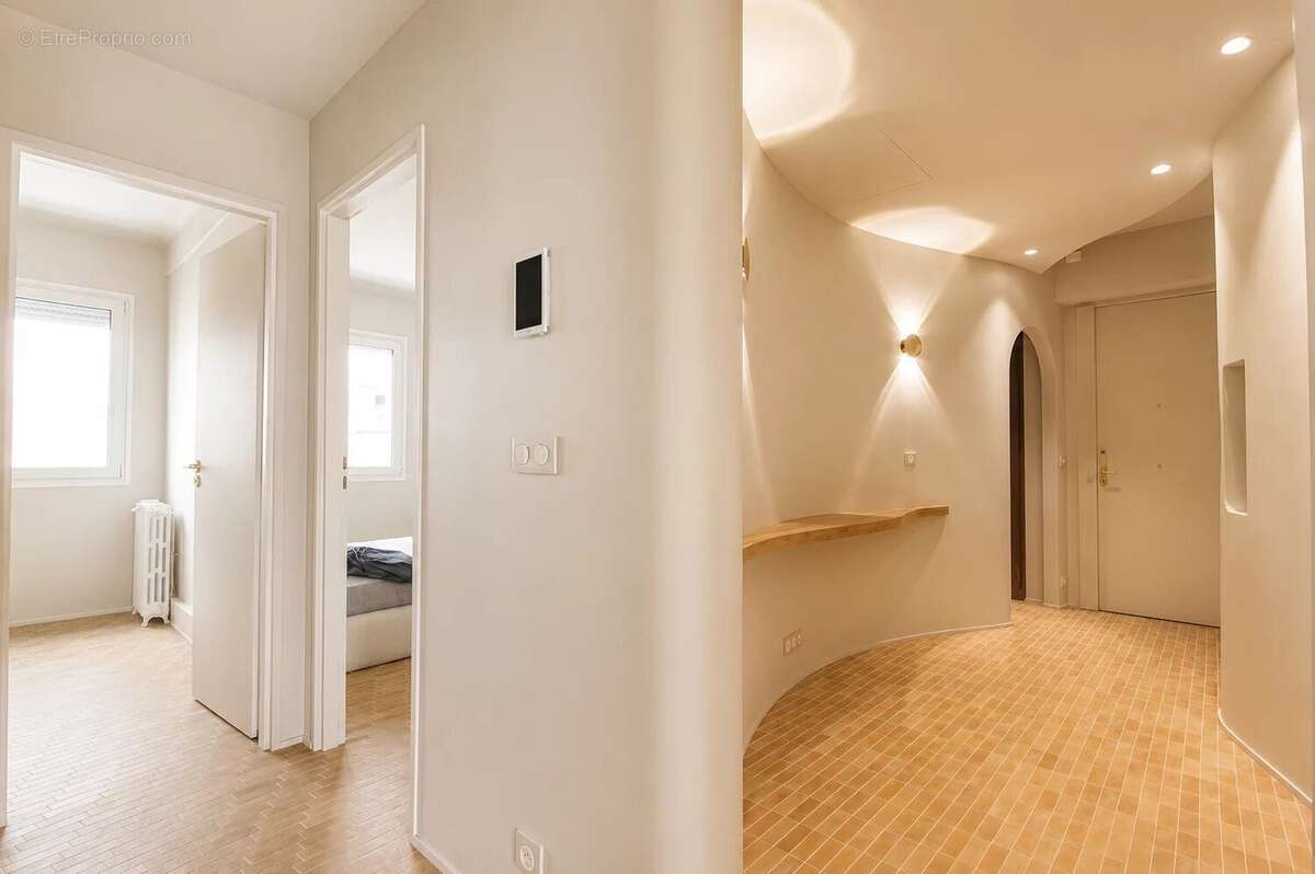 NICE "LE PORT" -  3P 77m² + 8m² Terrasse  Vue MER  Parking + Cave - photo 11
