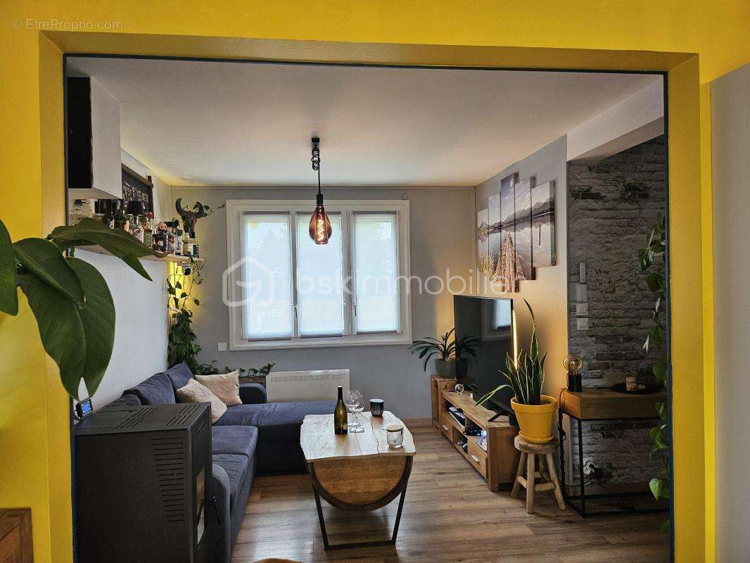 ***** maison bien rénovée, 3 chambres, cuisine équipée avec jardin intime et grand sous-sol***** - photo 2