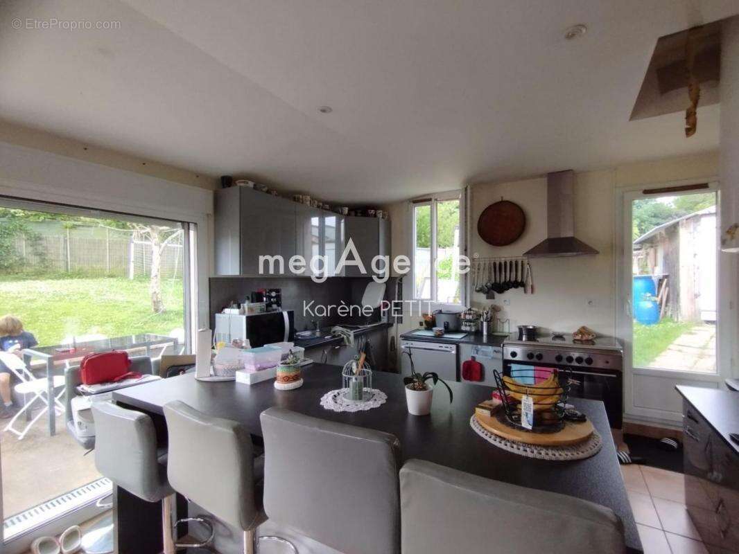 Appartement à AUNEUIL