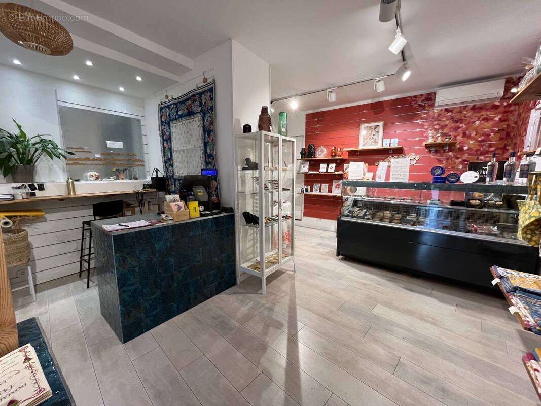 Commerce à L'ISLE-SUR-LA-SORGUE