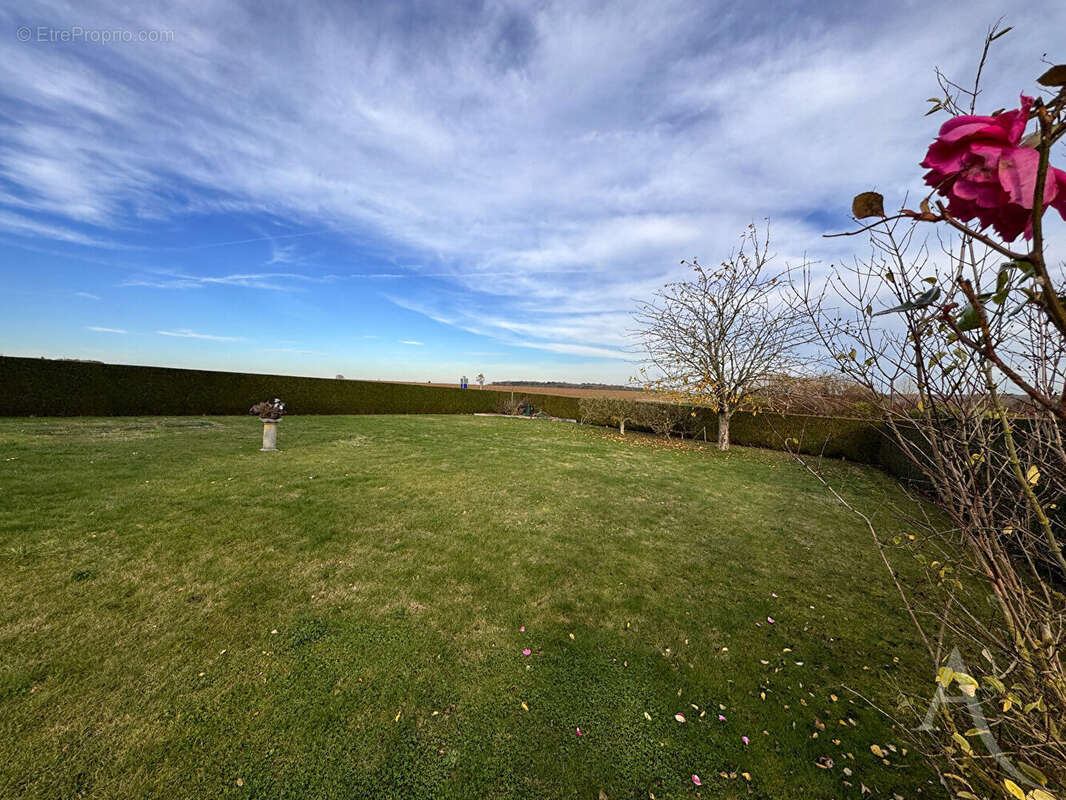 Maison à SAINS-EN-AMIENOIS