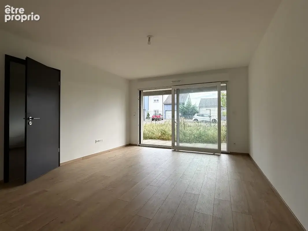 Yutz Aéroparc   Appartement 48 m2 rénové avec jardin privatif de 98 m2 et parking - photo 5