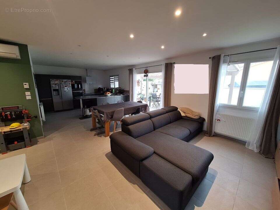 Maison à BEAUMONT-MONTEUX