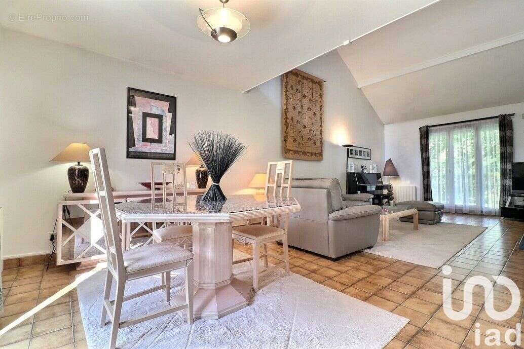 Photo 9 - Maison à LE PLESSIS-TREVISE