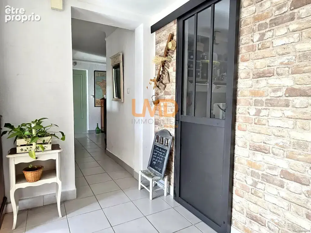 Maison avec appartement indépendant, garage et terrasses, vue Al - photo 9
