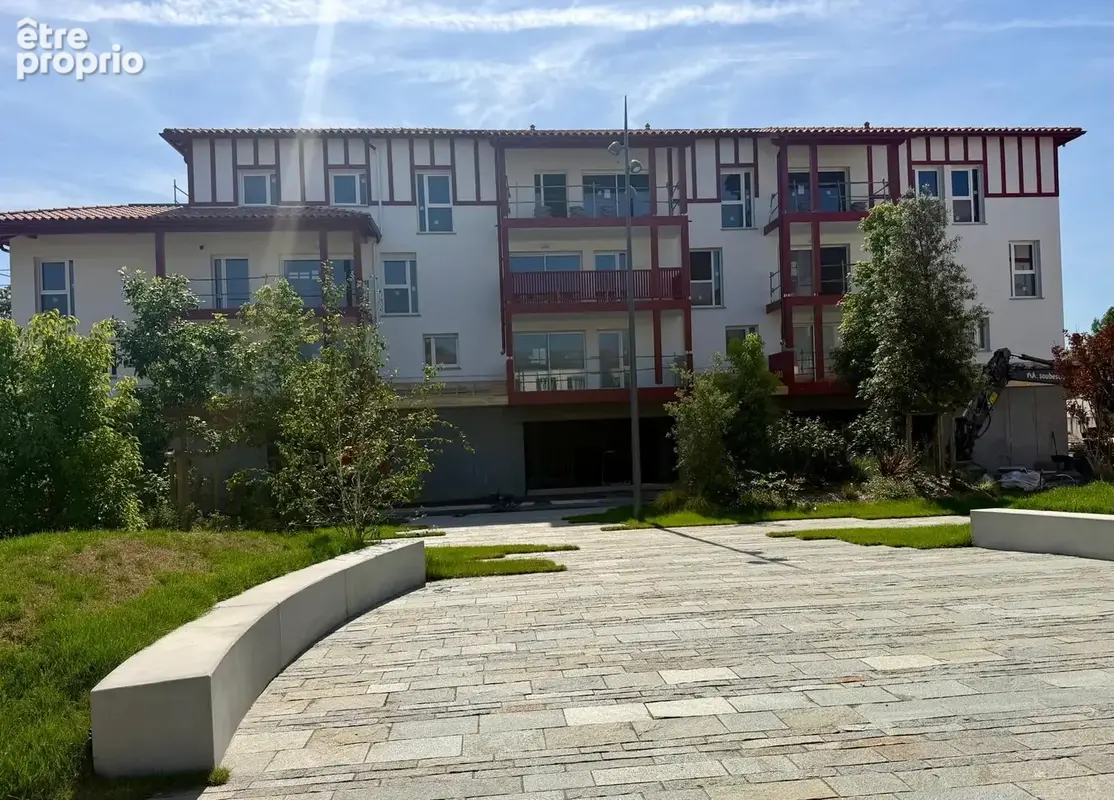SAINT-MARTIN-DE-SEIGNANX - Magnifique appartement T4 de 2 terrasses, 2 parkings sous-sol et 1 cave - photo 2