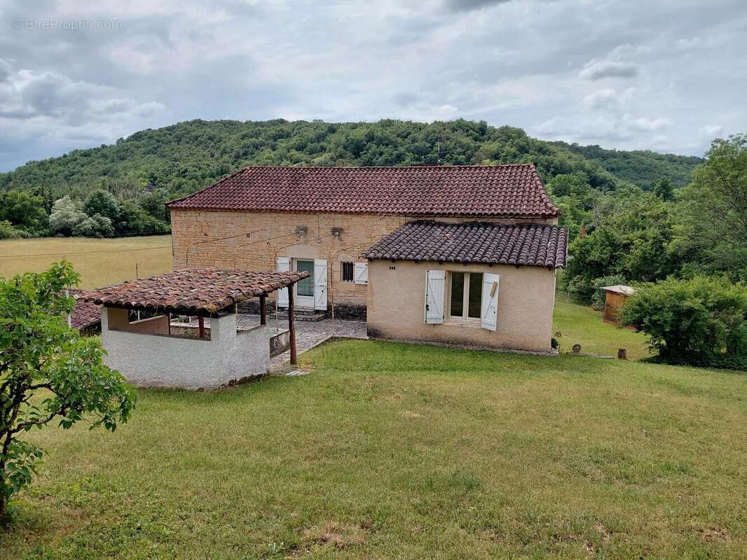 Maison 188 m² à Saint-Medard  - photo 2