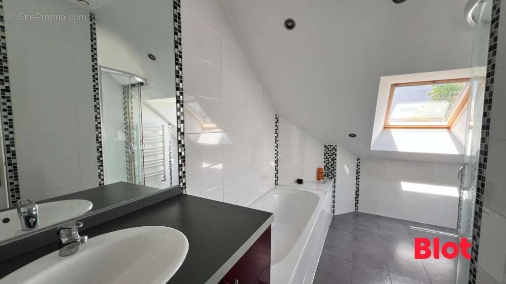 Maison 202 m² à Bruz  - photo 8