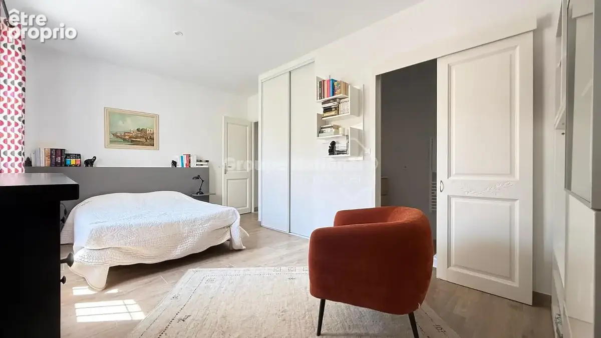 Maison plain pied - Belles prestations, piscine et terrain clos arboré - photo 13