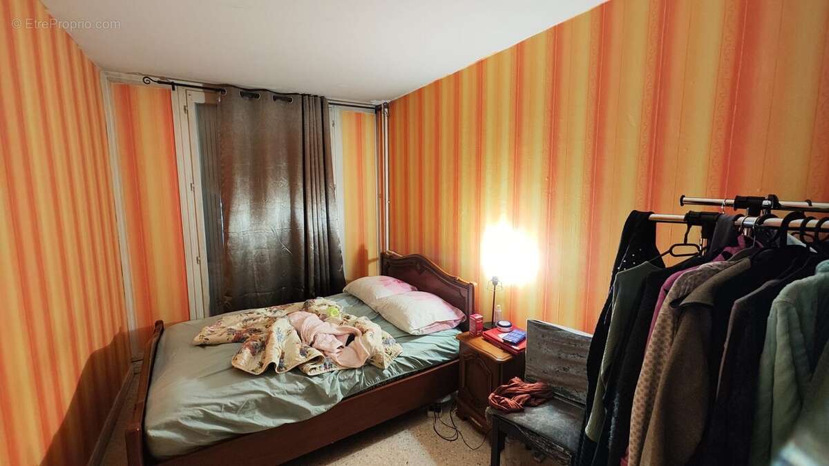 CHAMBRE - Appartement à NIMES