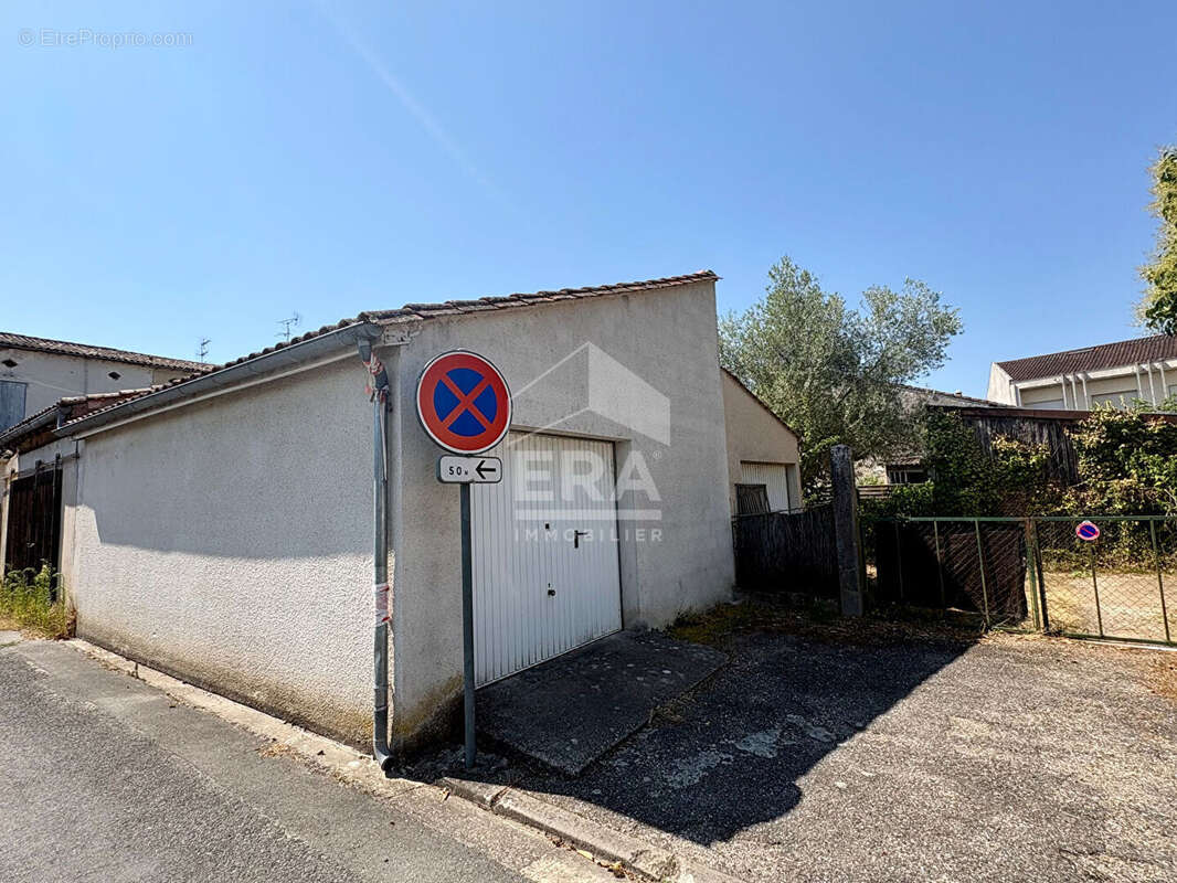 Parking / box Sainte Foy La Grande 34m2 - proche des commodités et de la gare - photo 3
