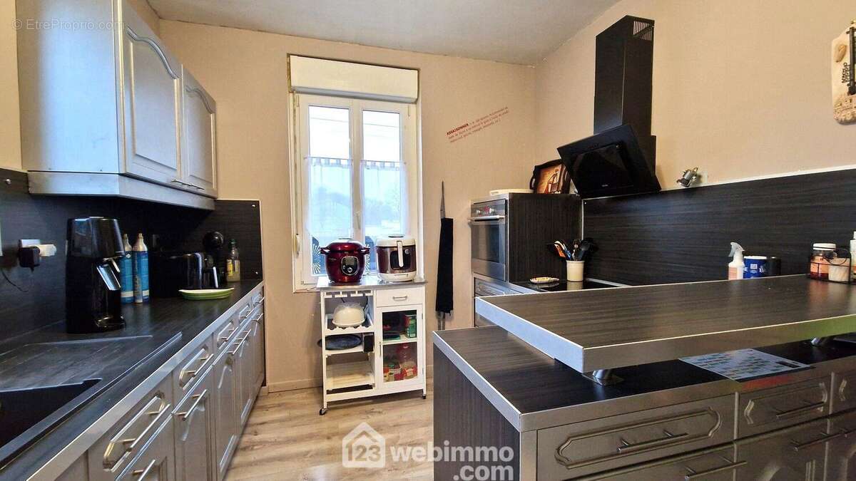 Une cuisine indépendante de 12 m² - Maison à PARGNY-LES-BOIS