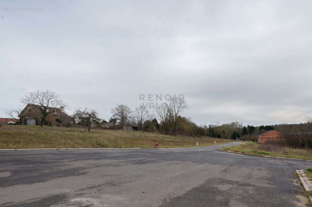 Terrain à CHAUDENEY-SUR-MOSELLE