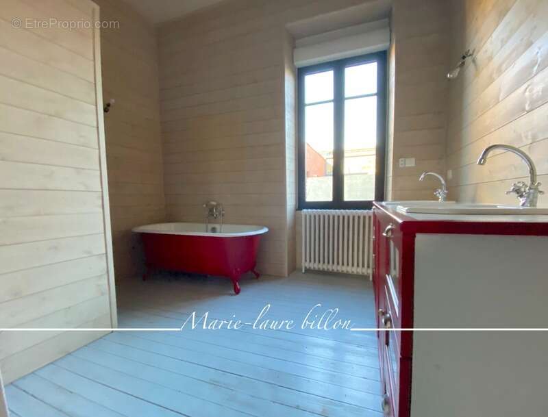 Maison à vendre 4 pièces CHALLANS (85), Maison de ville en pierre, au coeur de Challans, terrasse et jardin de ville - photo 8