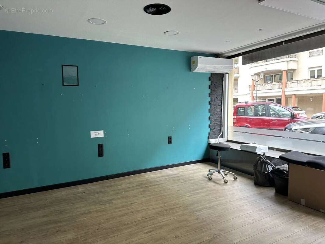 Commerce à SAINT-LAURENT-DU-VAR