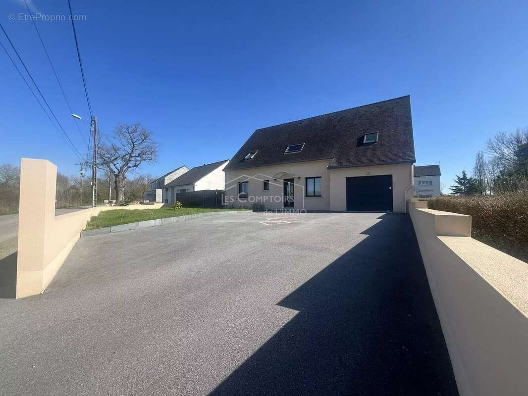 Maison à DONGES