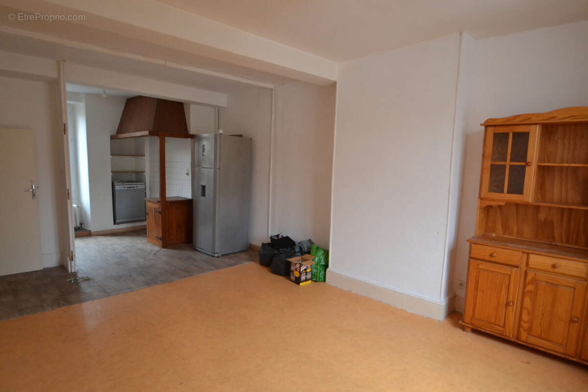 GANNAT Centre, ensemble immobilier Un local + 1 F4 - photo 2