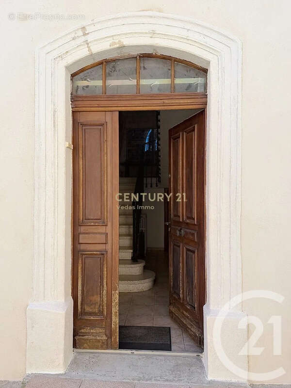Maison 179 m² à Saussan  - photo 2