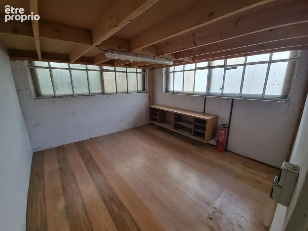 À vendre ? Local d'activité d'environ 500 m² avec grande hauteur sous plafond - photo 3