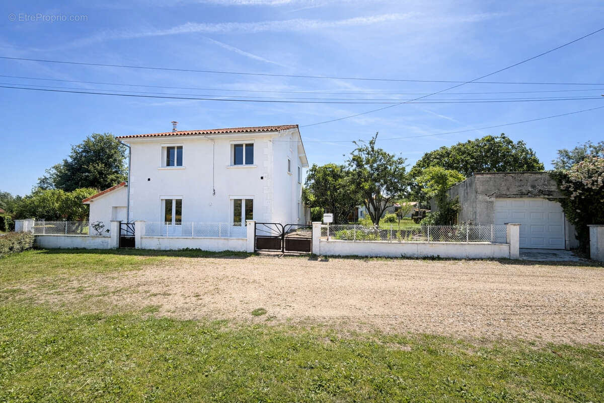 Maison à EXIDEUIL