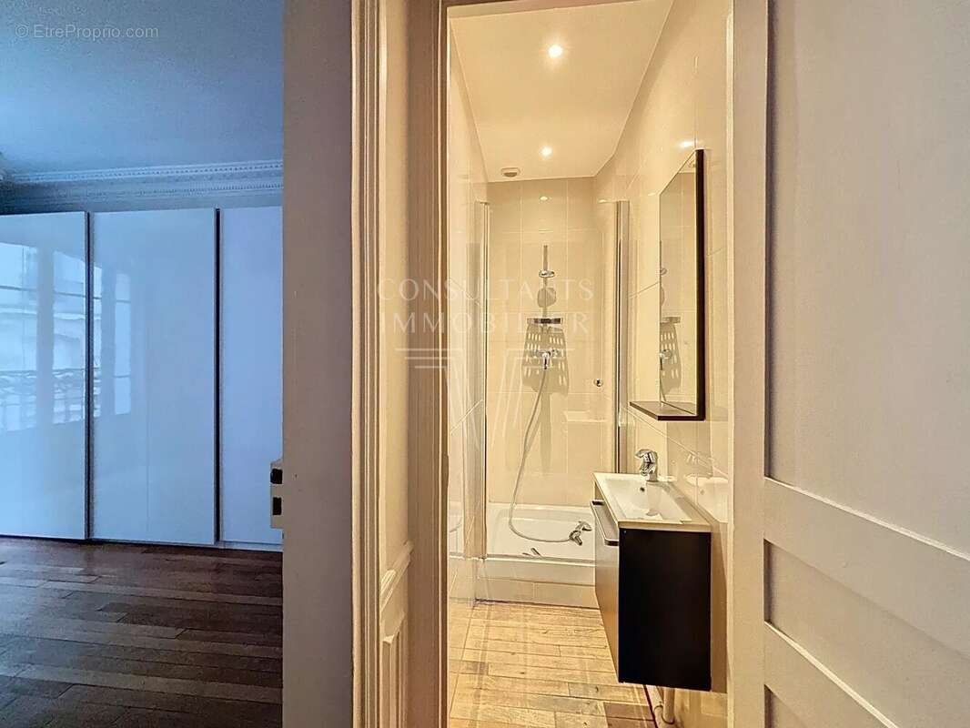 Appartement à NEUILLY-SUR-SEINE