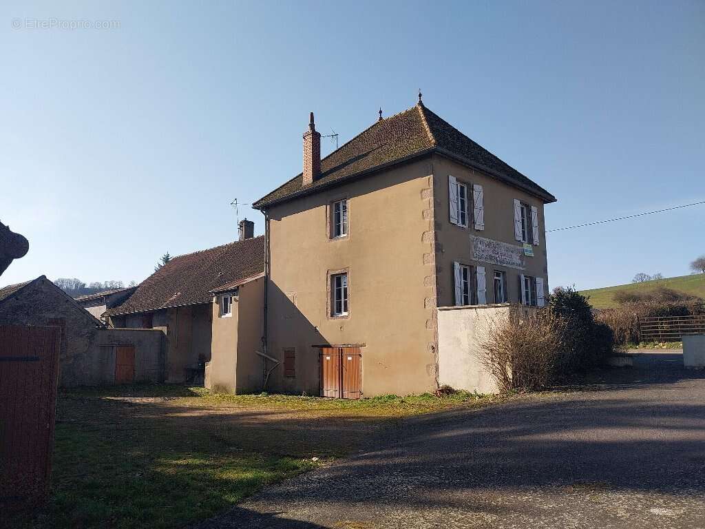 Appartement à SAINT-SYMPHORIEN-DE-MARMAGNE