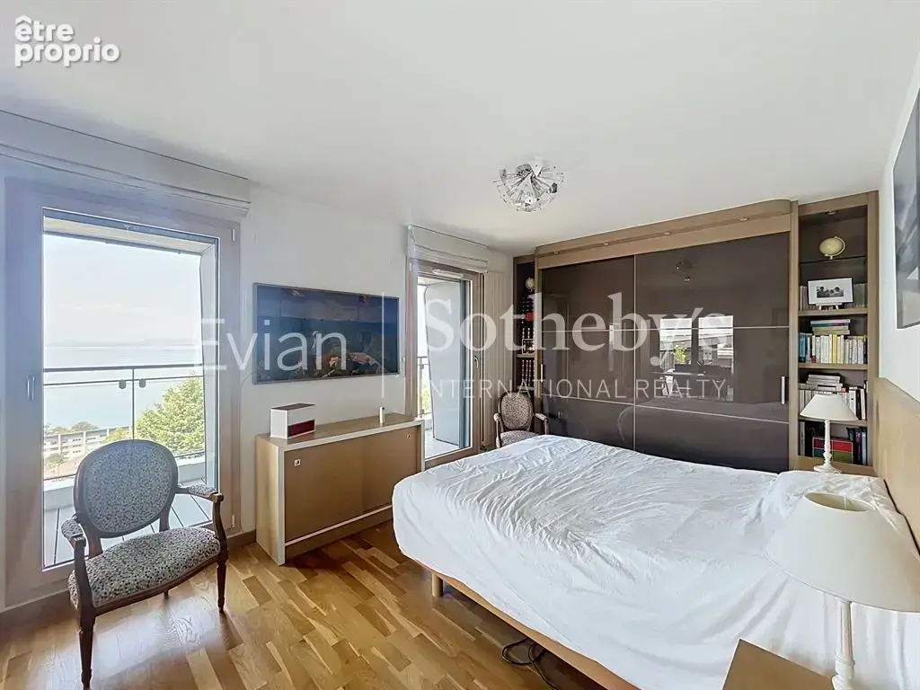 Evian-les-Bains – Appartement T4 en attique avec vue panoramique sur le lac - photo 10
