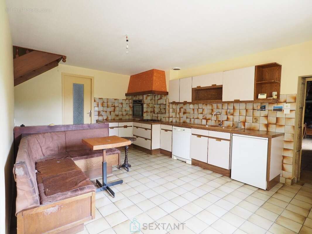 Agréable propriété ancienne en pierres avec dépendance et puits - photo 6