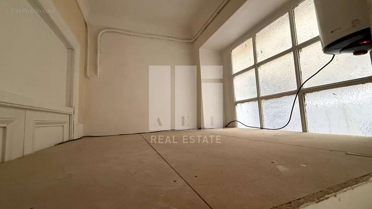 Cannes centre-ville local commercial/bureaux - photo 6