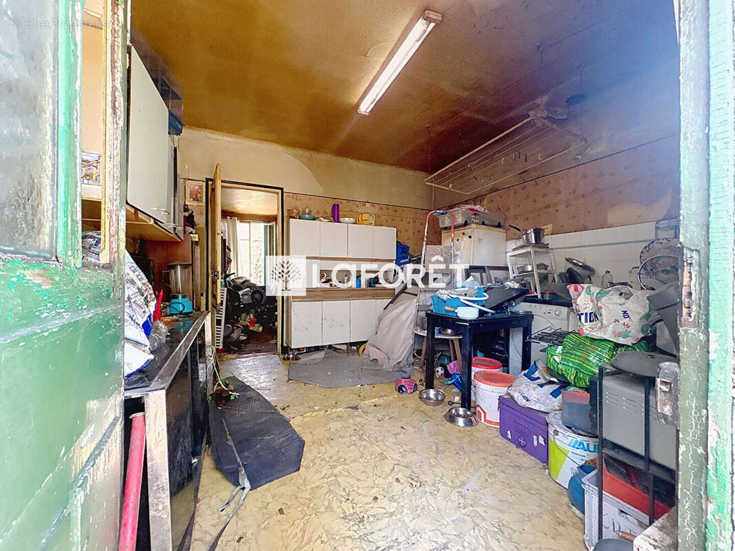 Terrain constructible de 557m² avec maison de 60m² à Bagnolet - photo 2