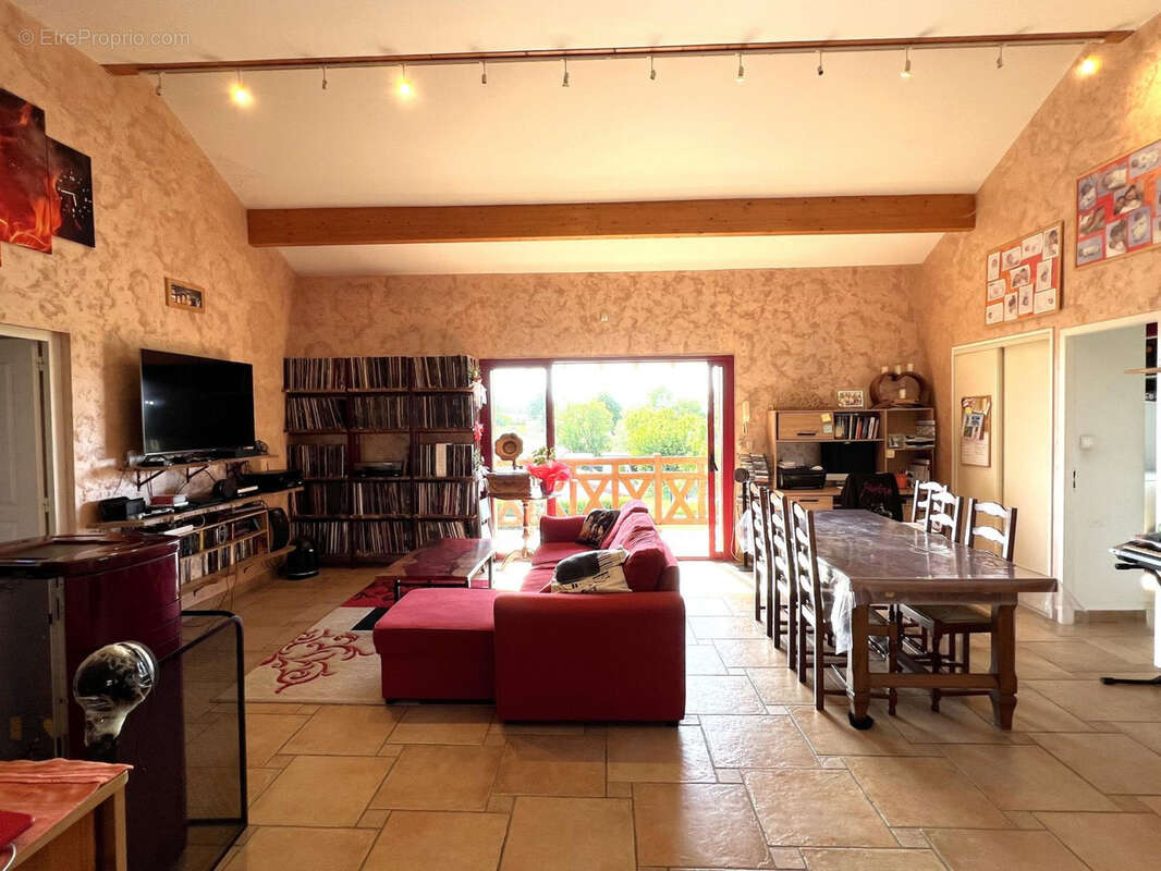 Maison à CHAVEYRIAT