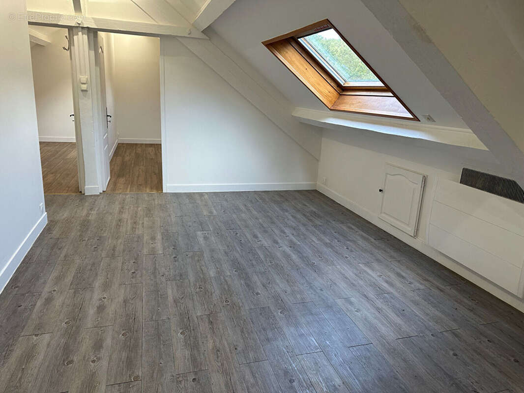 Appartement à SAINT-CYR-LA-RIVIERE