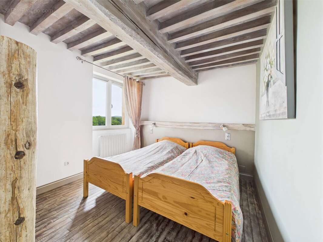 Maison à DUN-LES-PLACES