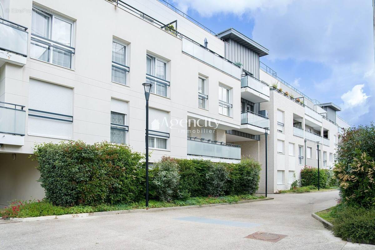 résidence récente - Appartement à SAINT-THIBAULT-DES-VIGNES