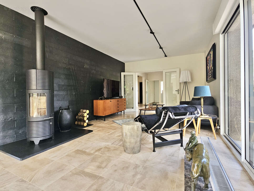 Maison à LAY-SAINT-CHRISTOPHE