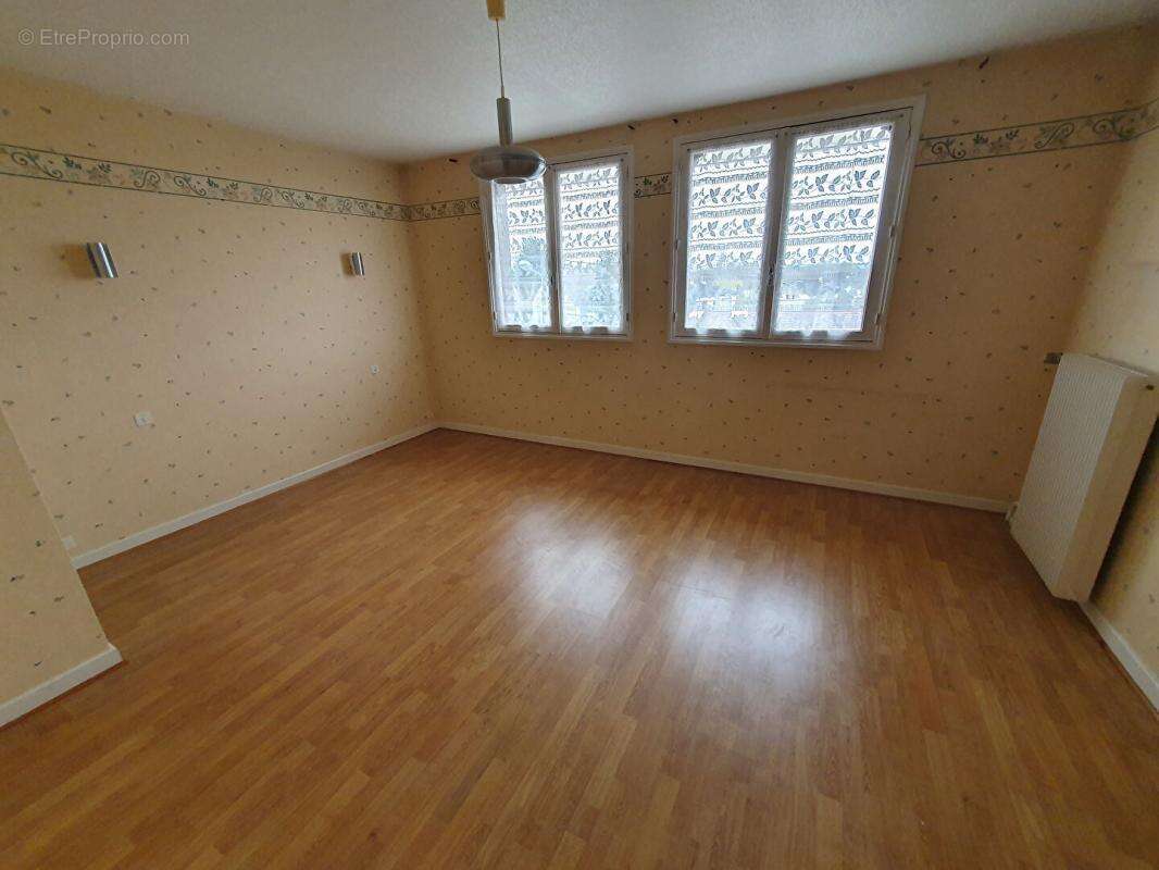 Maison à SAINT-DOULCHARD