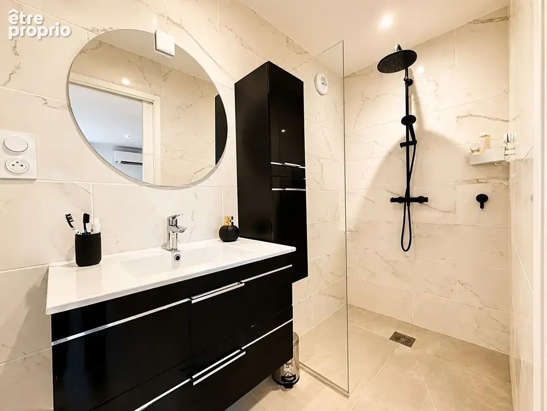 Coup de coeur pour cette maison rénovée de 200m² au sol, jardin de 300m² environ - photo 8