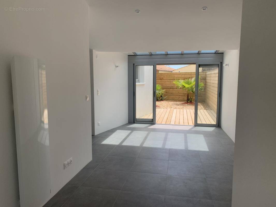 Maison à MOUTIERS-LES-MAUXFAITS