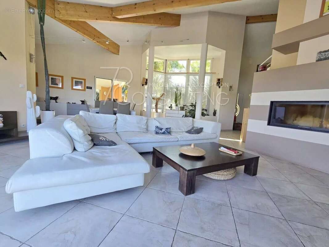 Maison à MONTAIGUT-SUR-SAVE