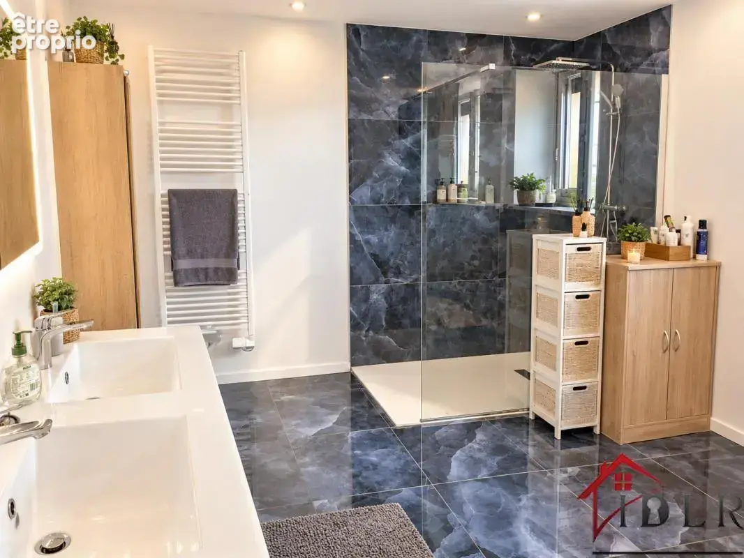 Maison entièrement rénover de 218m2 avec 5 chambres - photo 6