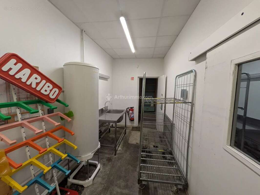 Local commercial - photo 10