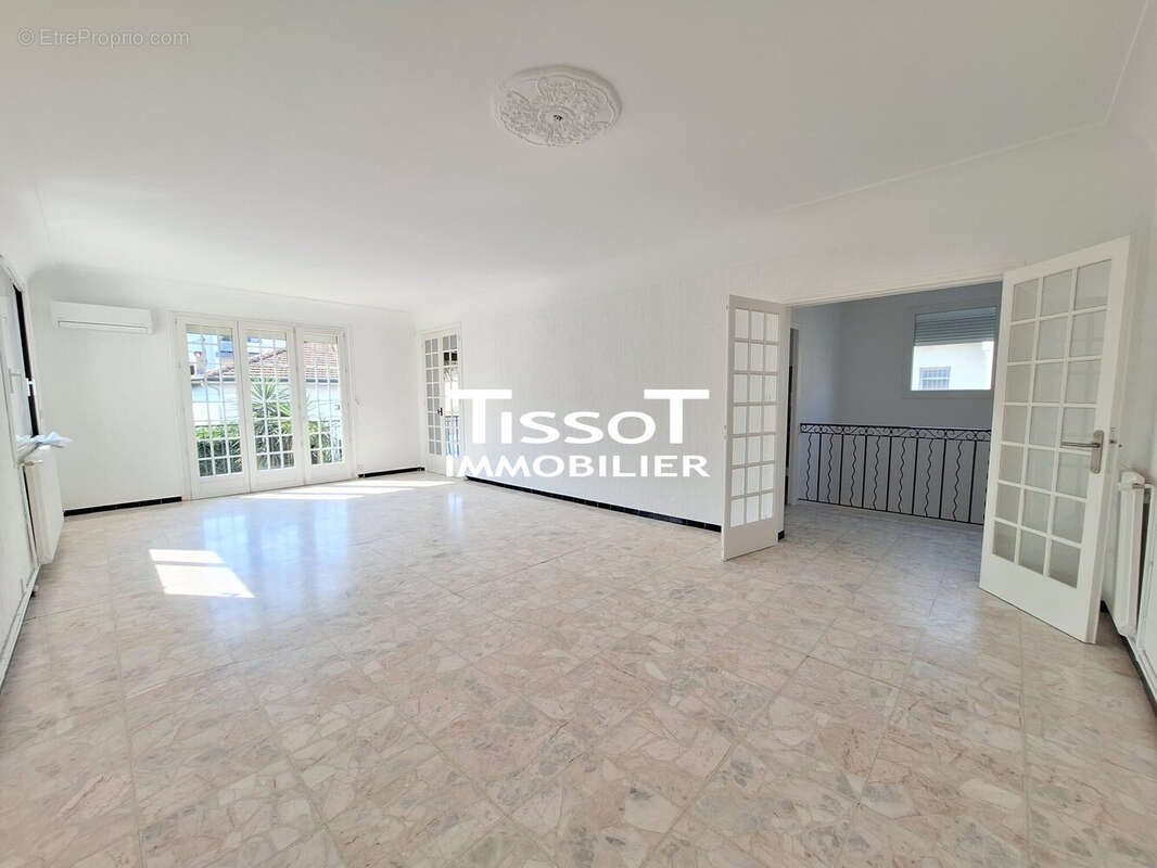 Appartement 136 m² à Nimes  - photo 5